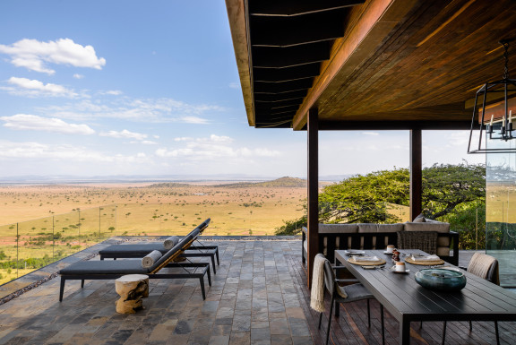 Luxury Villa Overlooking Open Desert on Tanzania Safari - ROAR AFRICA