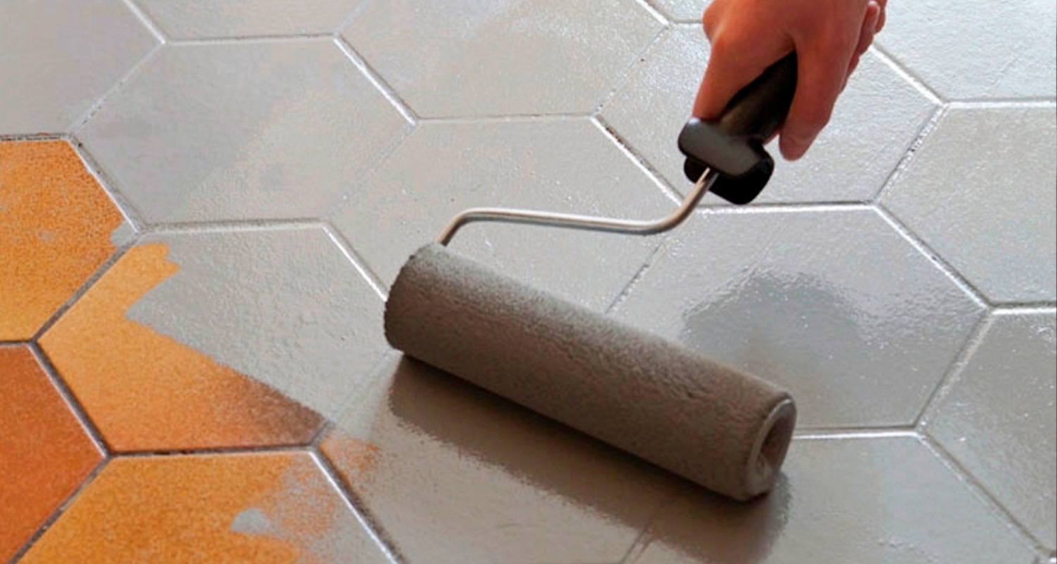 Kaakelien maalausta.