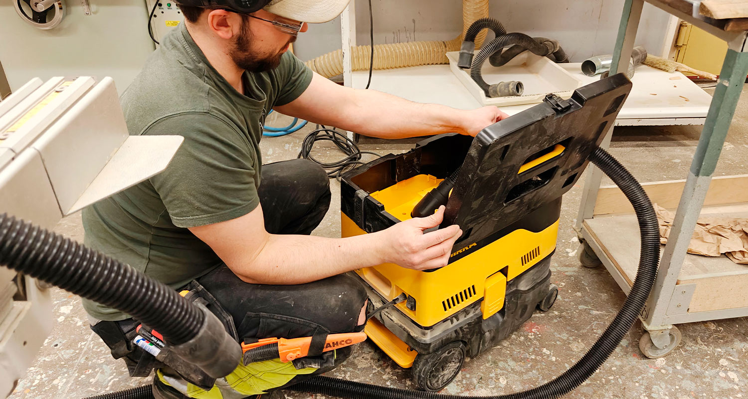 ammattilaisen-testissa-mirkan-hiomajarjestelma-mirka-krauta-ak-marka-kuiva-imuri-dexos-kansi-auki