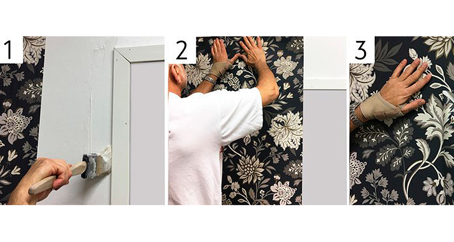 Valkoisen ovikehyksen viereen liimataan, mustakukkainen kukkatapetti asetetaan ja silotetaan käsin.