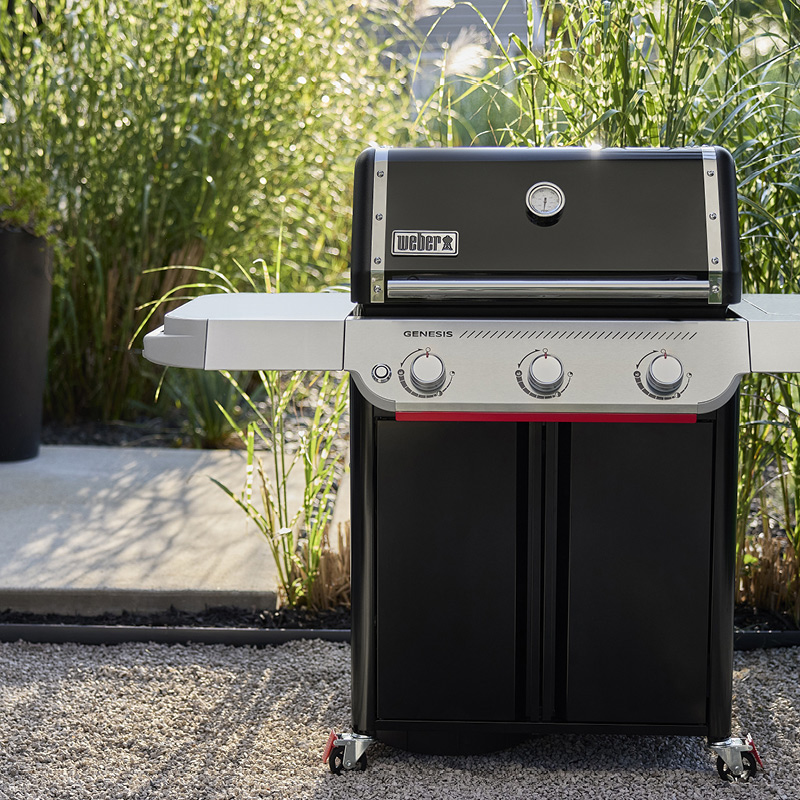 Kuvassa Weber Genesis grilli.