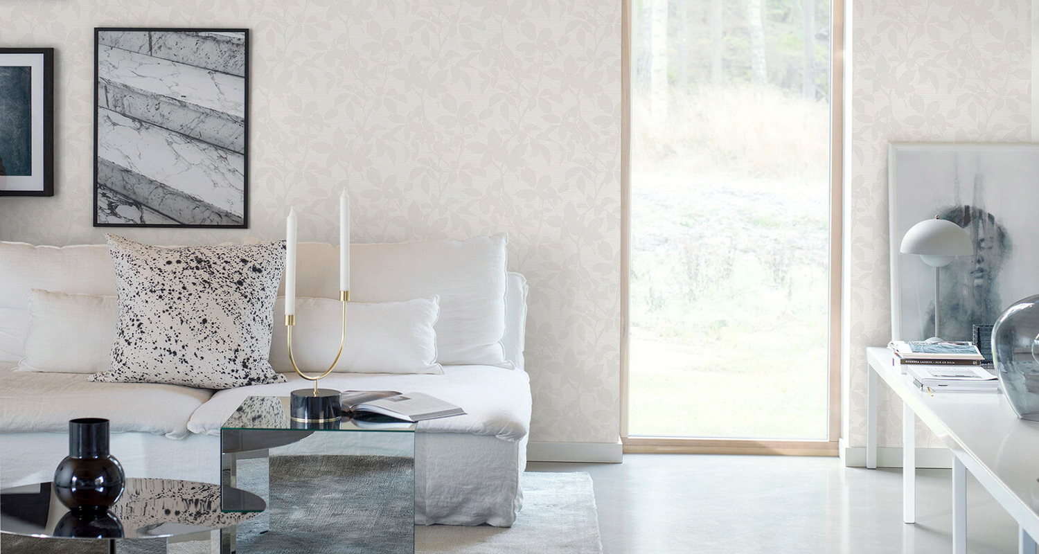 Vaalea olohuoneen sisustus.