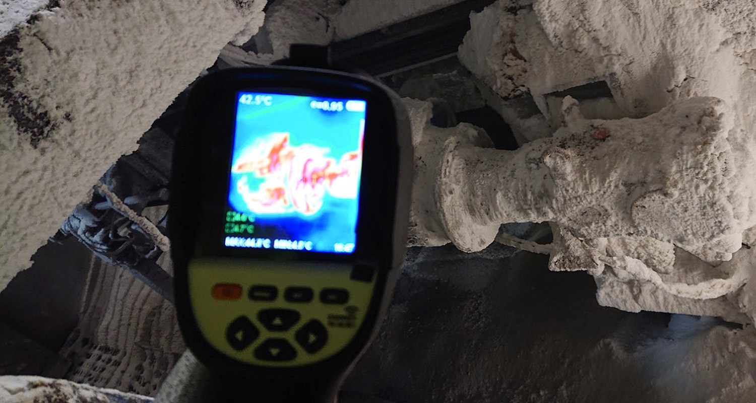 Lämpökameran kuvaa seinästä