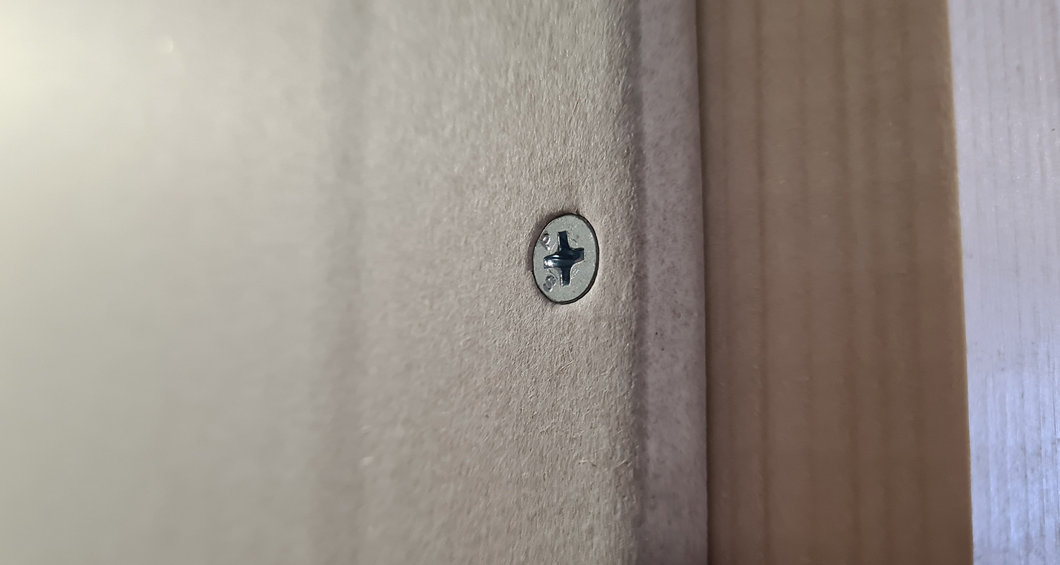 Ruuvin kanta seinässä