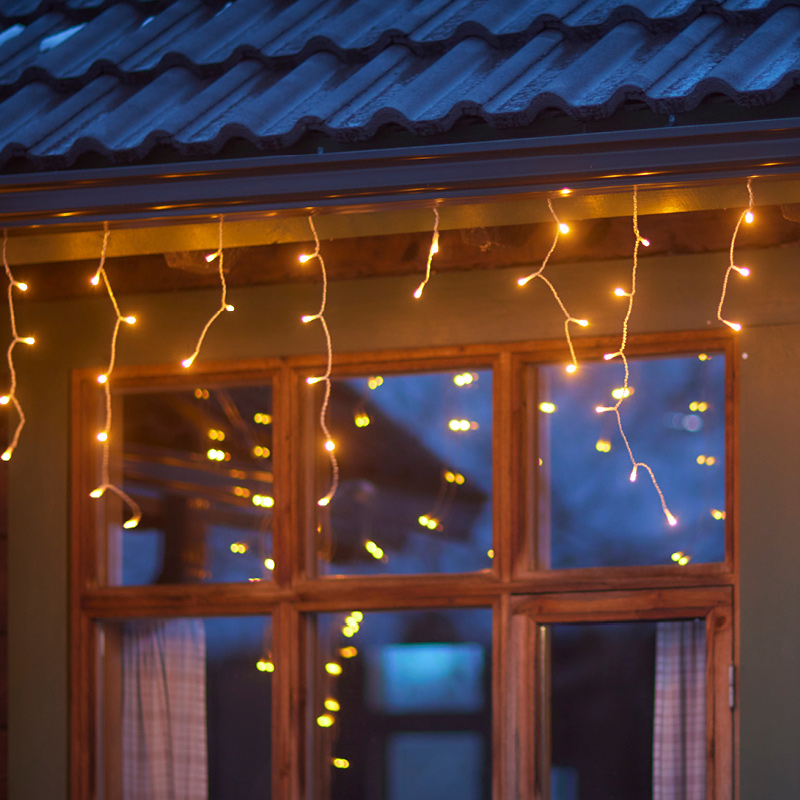 Kuvassa jouluvaloja tuomassa tunnelmaa.