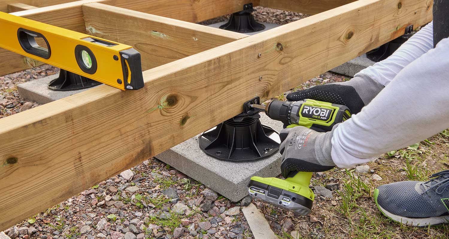 Terassin perustusten teko käynnissä