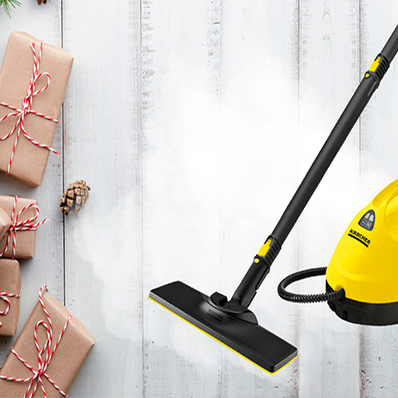 Kärcher höyrypuhdistin, joululahjoja sekä joulukoristeita.