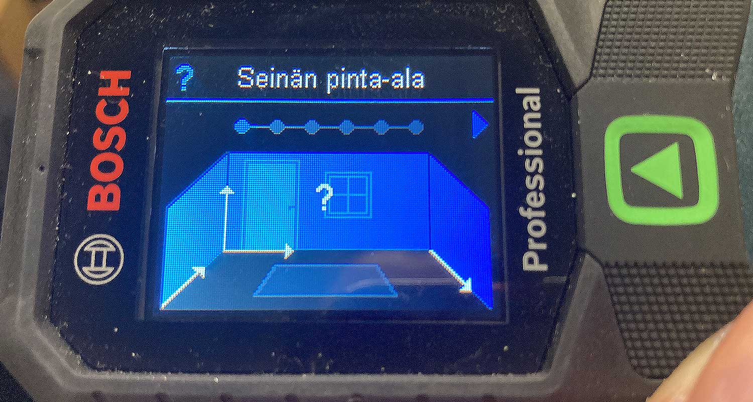 Lähikuva mittauksesta laseretaisyysmittalaite Boschilla