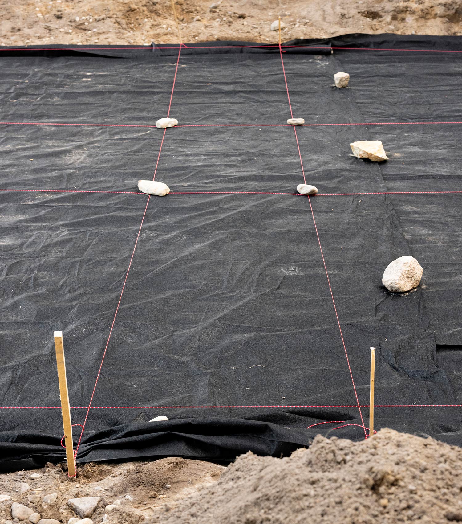 Kukkapenkin perustaminen ja korotetun kukkapenkin mitoitus