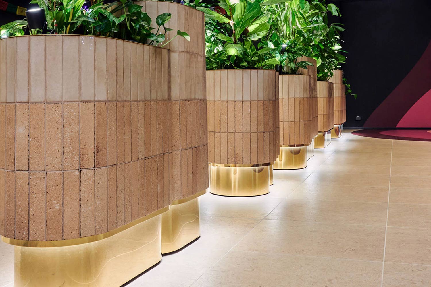 Redin ravintolamaailman Food Portin lattiassa on kaunis lattialaatta Caractér valkoinen 60x60. Tuote K-Raudan valikoimista. 