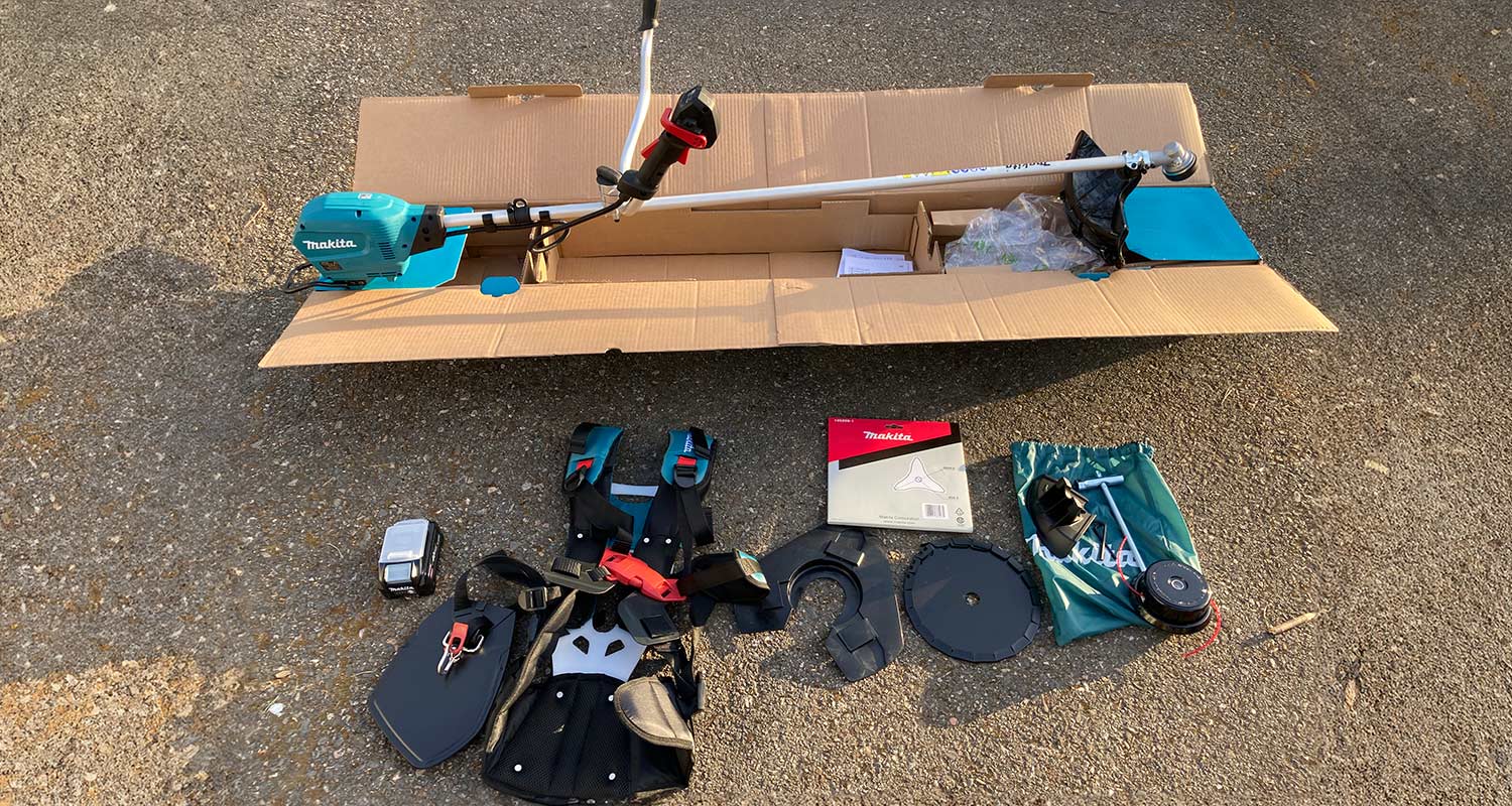 Testiin tulleet laitteet: raivaussaha Makita UR013GZ05 40V XGT pro-valjaiden kera, akku Makita BL4040F 40V XGT 4,0Ah High Power sekä lisänä myös latauslaite Makita DC40RA 40V XGT. Kuvan tuotteet K-Raudan valikoimista.