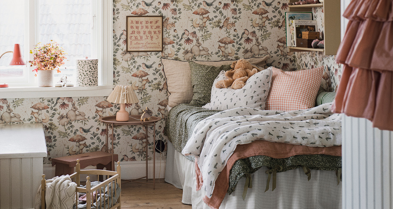 Koristeellinen ja leikkisä lastenhuone.