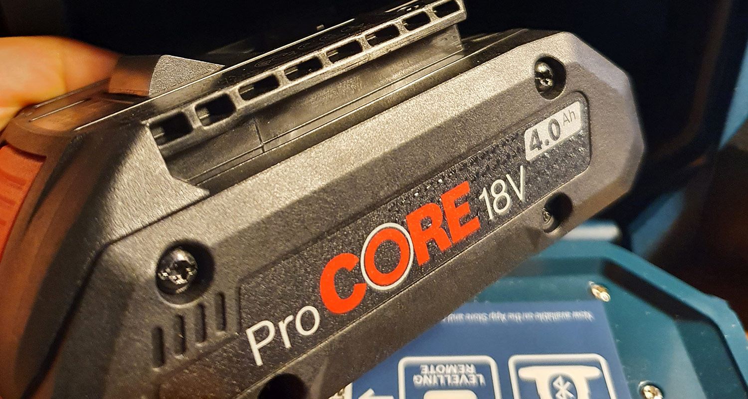 Bosch pyörivän laserin akku on 18 voltin ProCORE 4 Ah