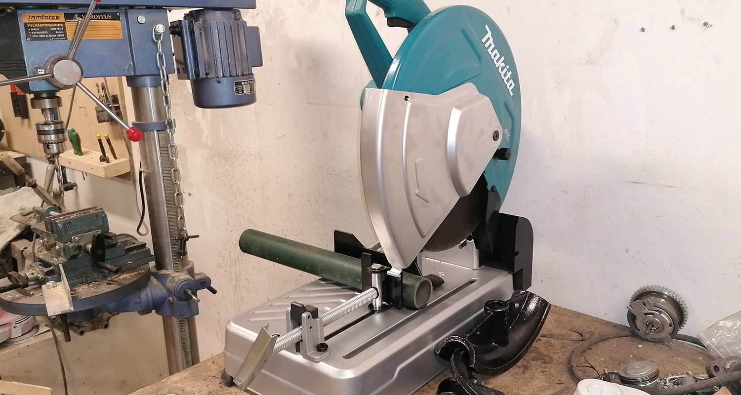 Makitan laikkakatkaisukone verstaalla testissä