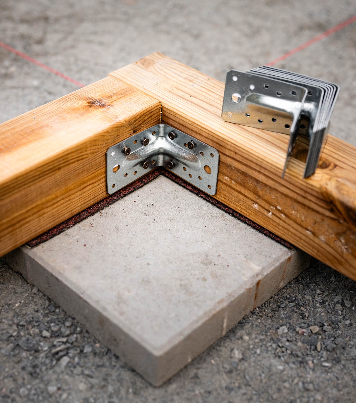 Kukkapenkin perustaminen ja kukkapenkin kehikon kokoaminen