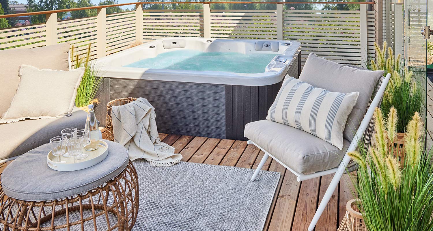 Terassiin upotettu ulkoporeallas