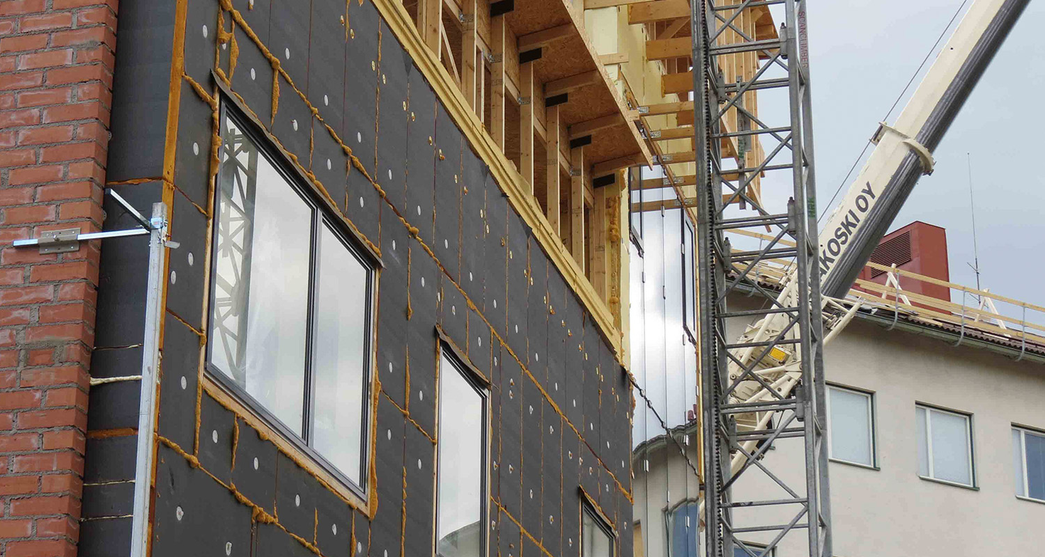 Kingspan-eristelevyt rakennuksen senässä