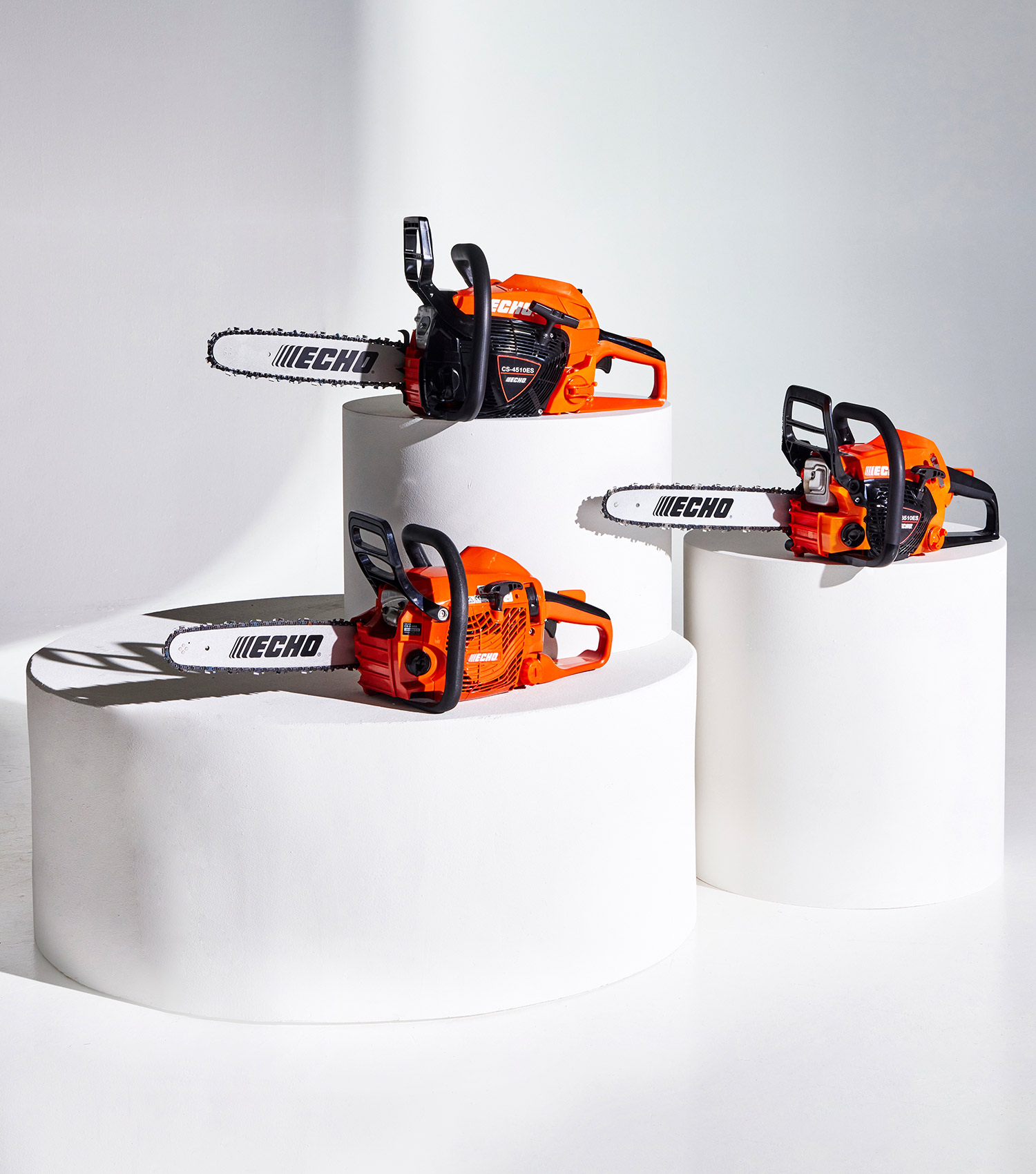 Kuvassa kolme erilaista Echo-moottorisahaa. Katso ohjeet Echo-moottorisahan valintaan.