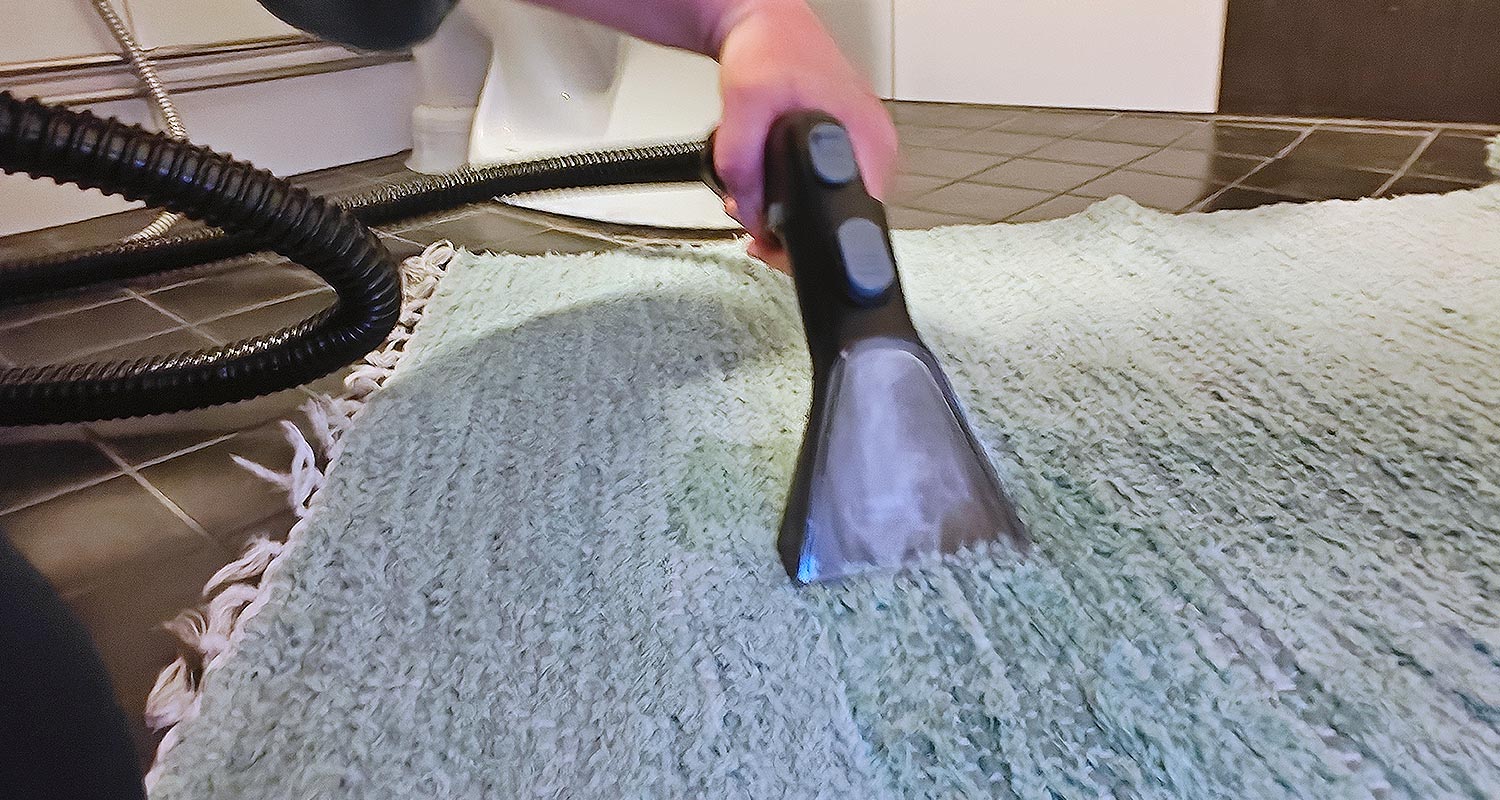 Räsymaton puhdistus Kärcher SE 3 Compact tekstiilipesurilla