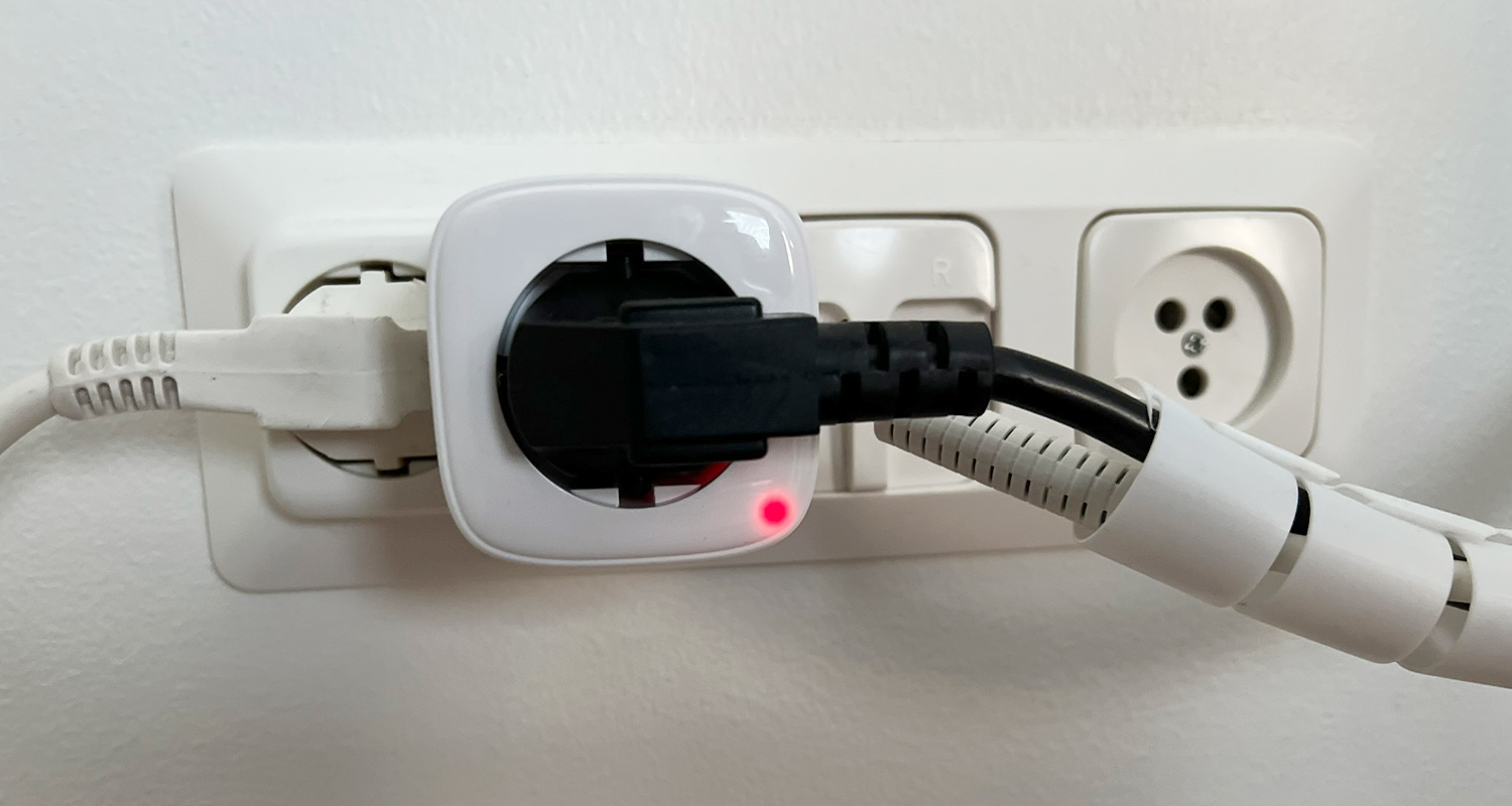 Kuvassa Wiserin älypistoke sisäkäyttöön, tuotetta myy K-Rauta