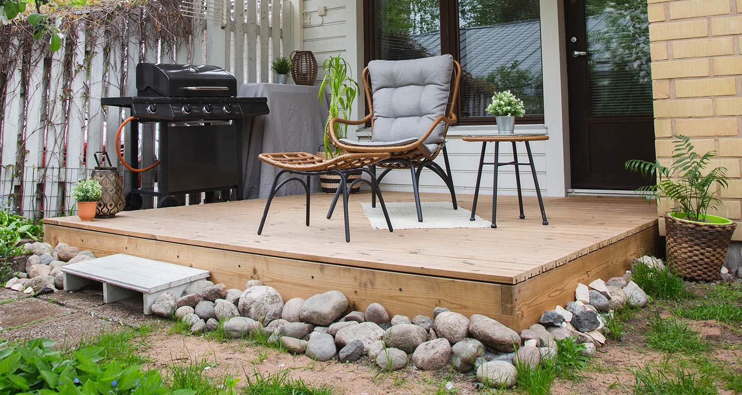 Cello-valmisterassi valmiina pihamaalla