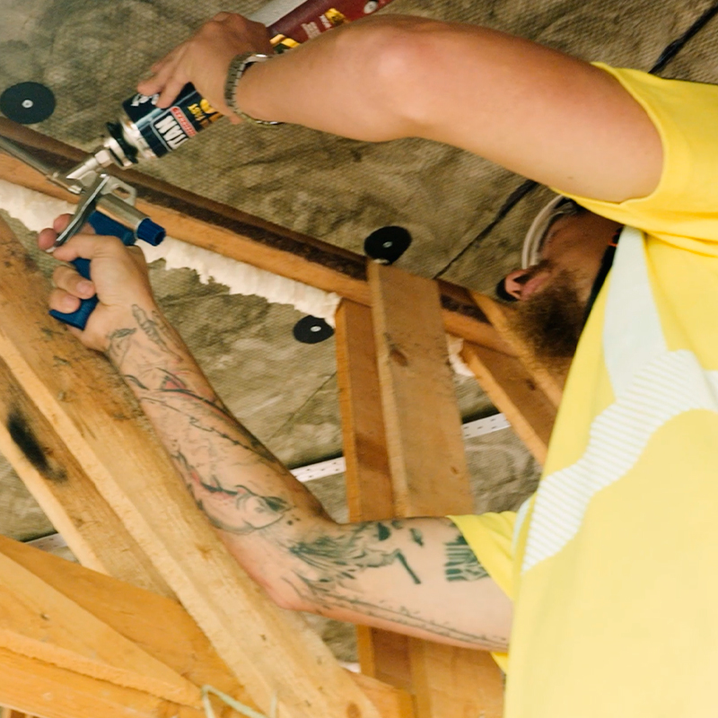 Talo terveeksi -sarjassa tehdään tuulenohjaimen asennus sekä katon tuuletuksen parannus.