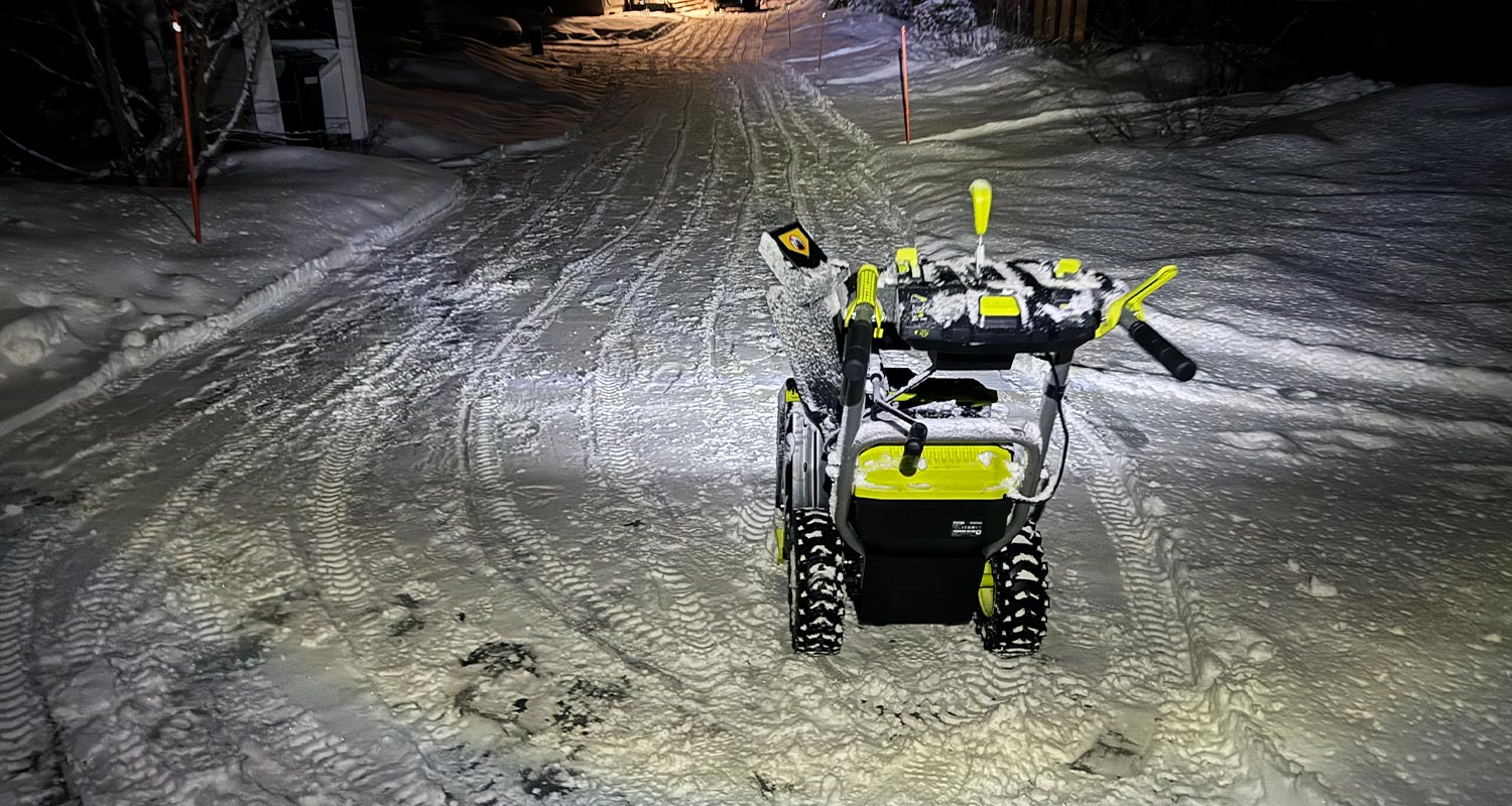 Kuvassa testissä kuluttajalla ollut akkulumilinko Ryobi RY36STX56A-250 36V Max Power, tuote on K-Raudan valikoimista.