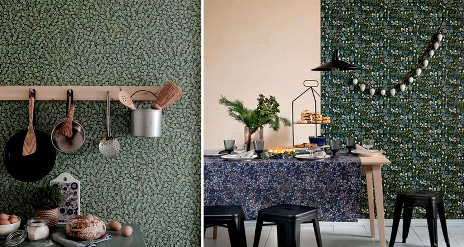 Vihreä lehtitapetti keittiövälineineen ja kukkatapetti ruokapöydän kattauksineen.