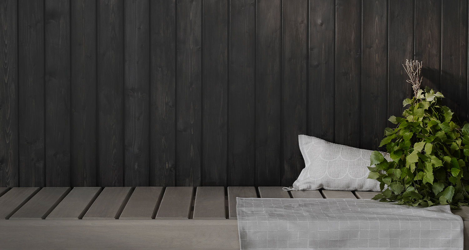 Supi saunavahalla käsitelty musta sauna