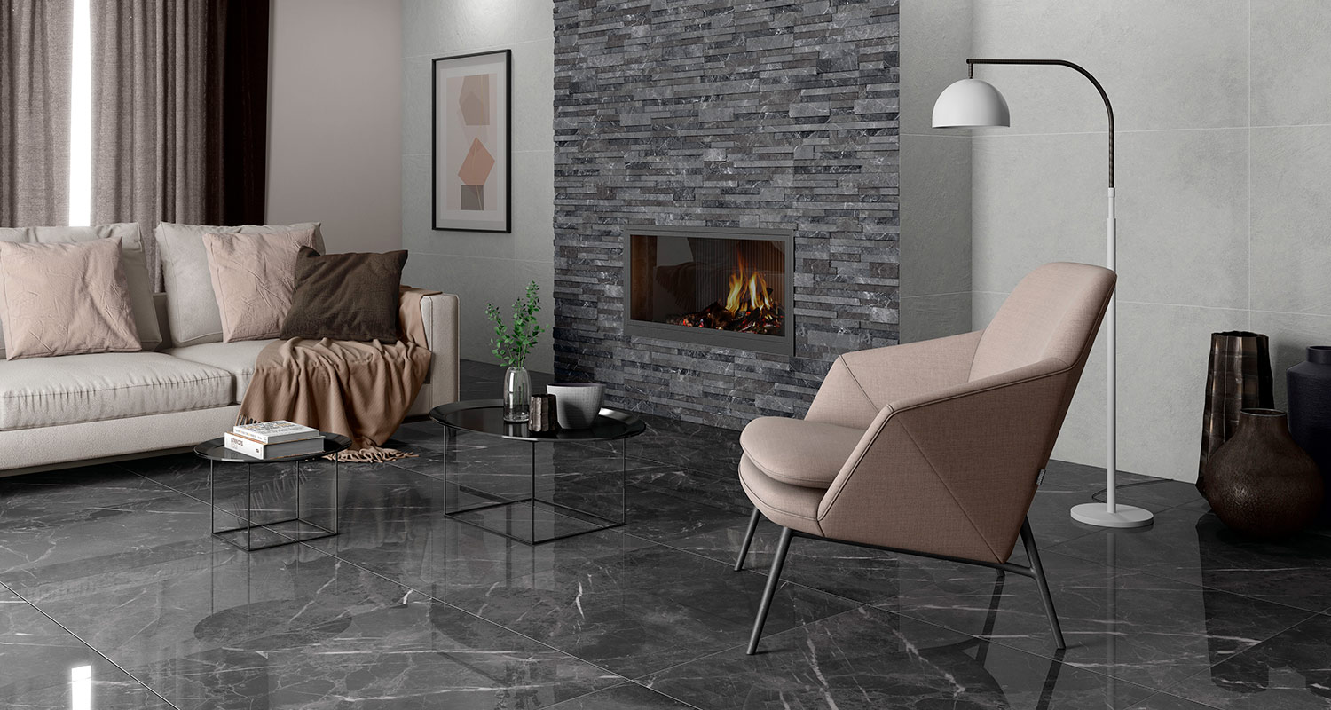 Marmorikuvioitua suurta lattialaattaa olohuoneen lattiassa