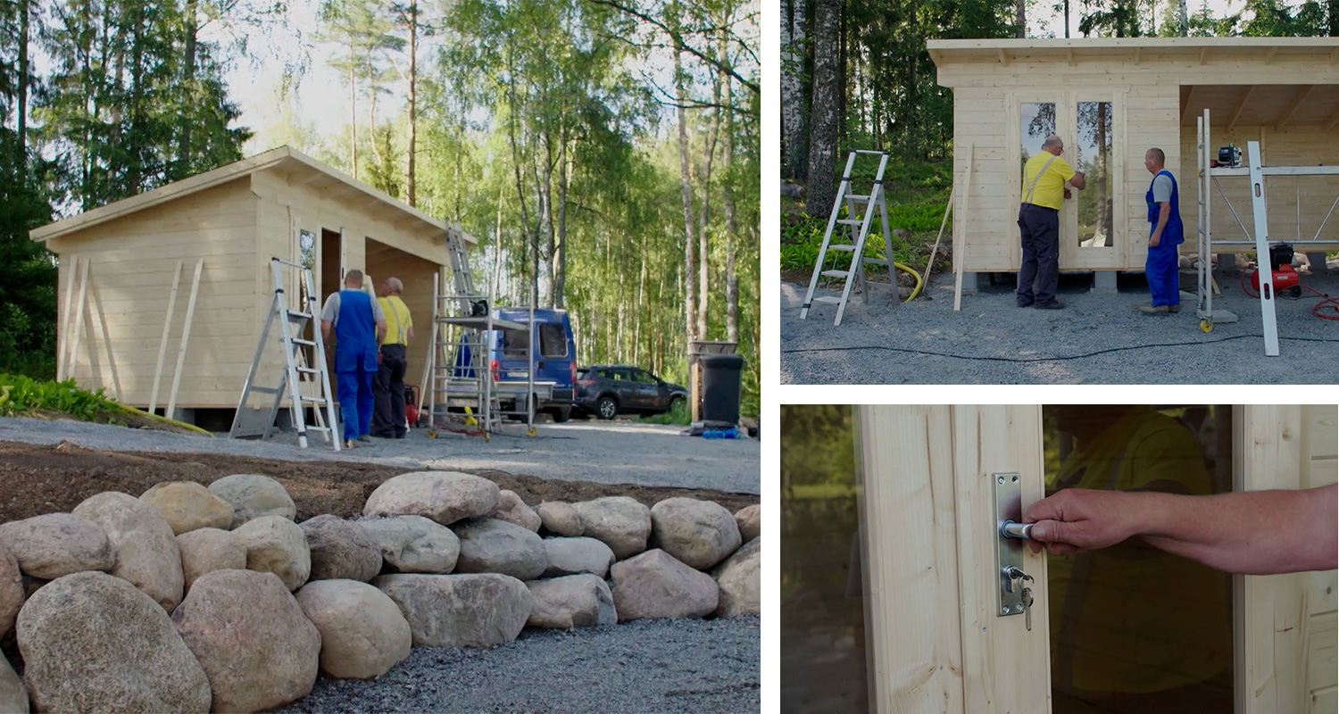Rakentajat asentavat lasiovet vaaleaan puumökkiin metsäaukiolla, käsi ovenkahvassa.