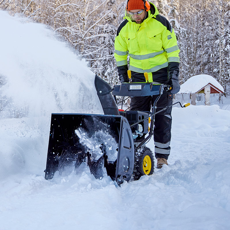 FXA-lumilinko lumitöissä, ostettavissa K-Raudasta