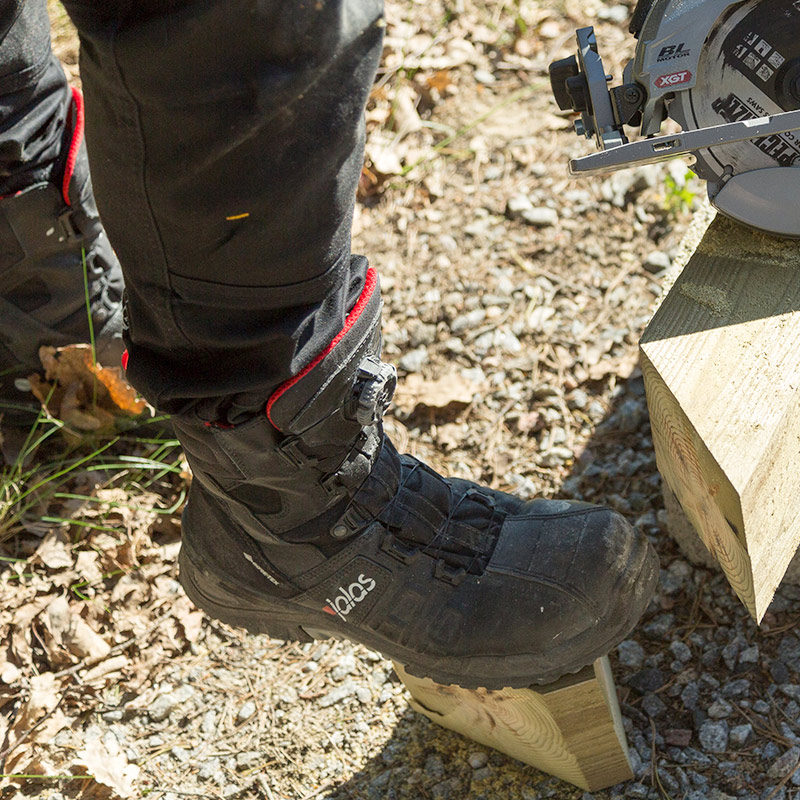 Kuvassa Jalaksen turvasaappaat mallia 9998 Exalter GTX, kenkiä myy K-Rauta.