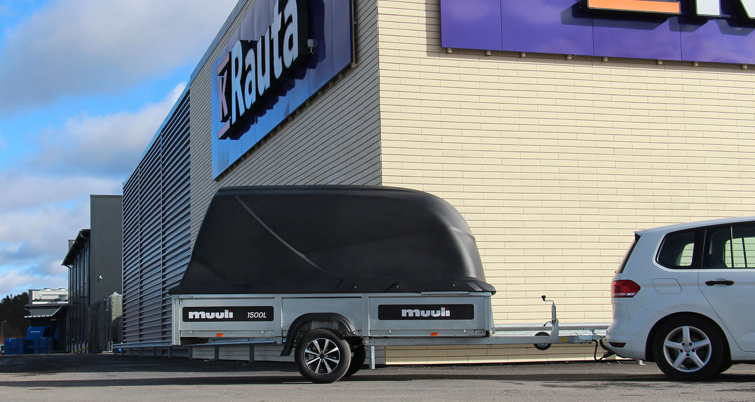 Muuli kuomullinen peräkärry K-Raudan pihalla