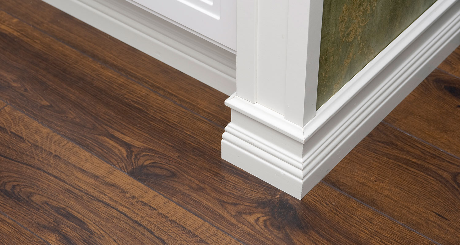 Näyttävä valkoinen jalkalista Cello puuvalmis, myynnissä K-Raudassa