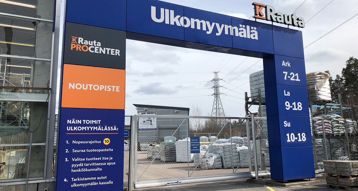 K-Raudan ulkomyymälä ja sen portti.