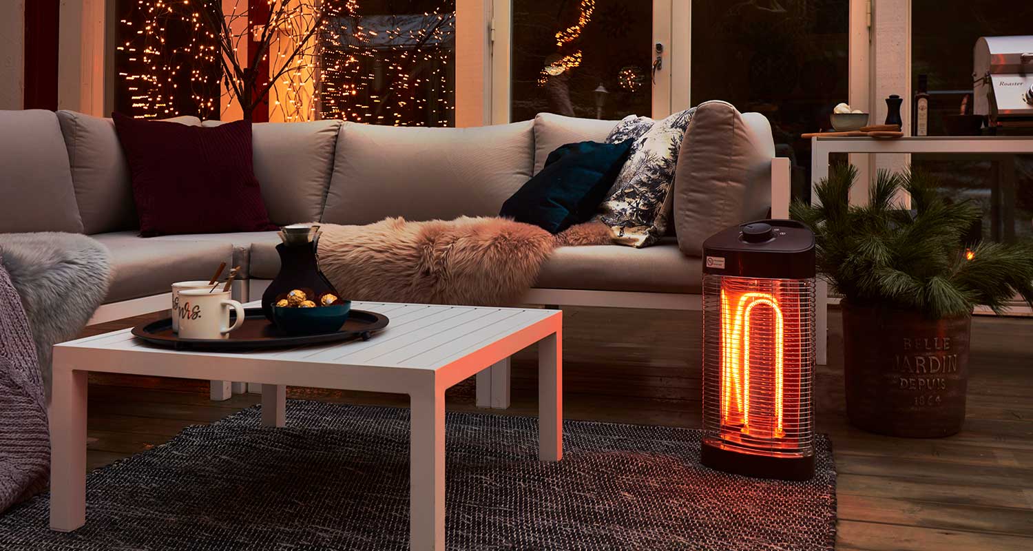 Terassin lattialla FXA Vertical -terassilämmitin