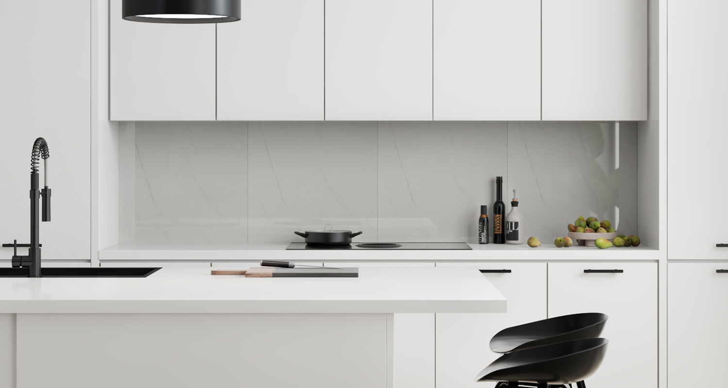 Marmorikuvioinen Fibo-välitilalevy mallia 3487-KM10 HG Bright Marble Kb on näyttävä ja helppo valinta keittiöön.