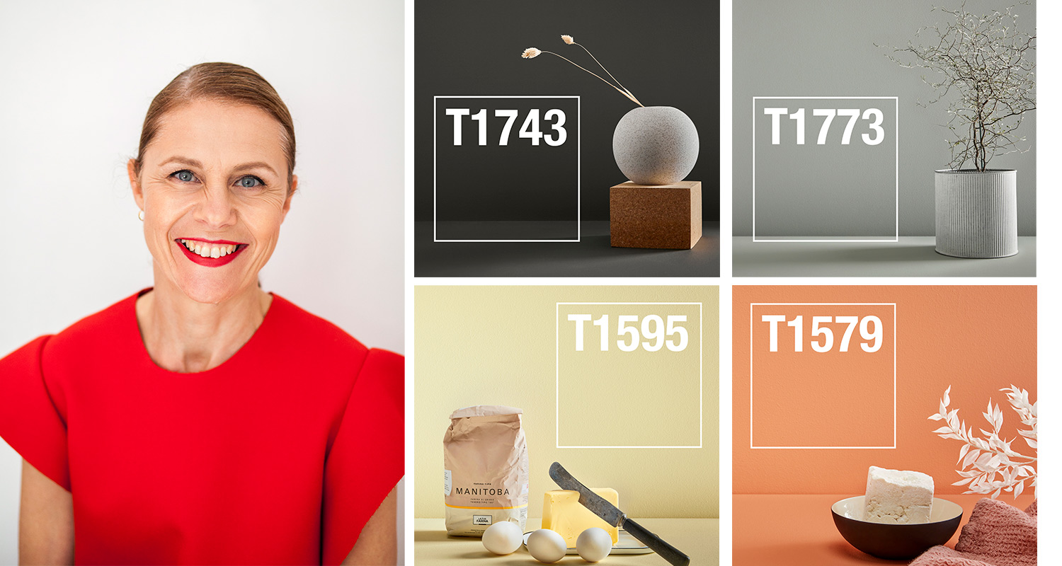 Nainen punaisessa paidassa, vieressä neljä maalisävyä: tumma harmaa, vaalea hiekka, okra ja oranssi.