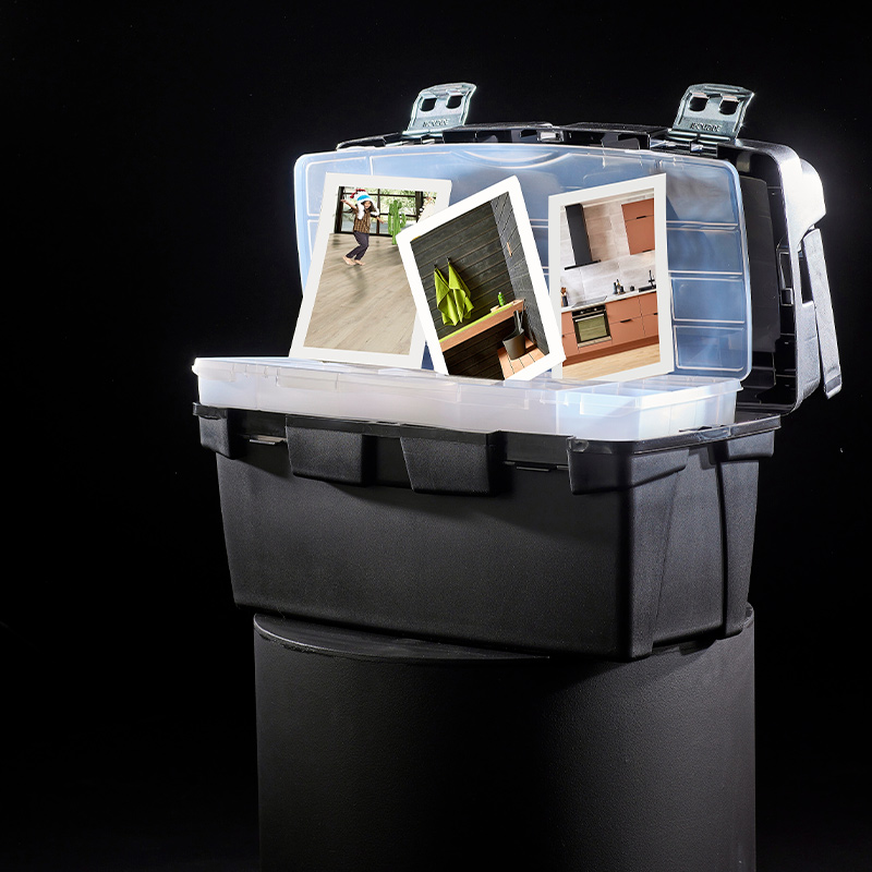 Työkalupakki, jossa kuvat lattia-, sauna- ja keittiöremontista.