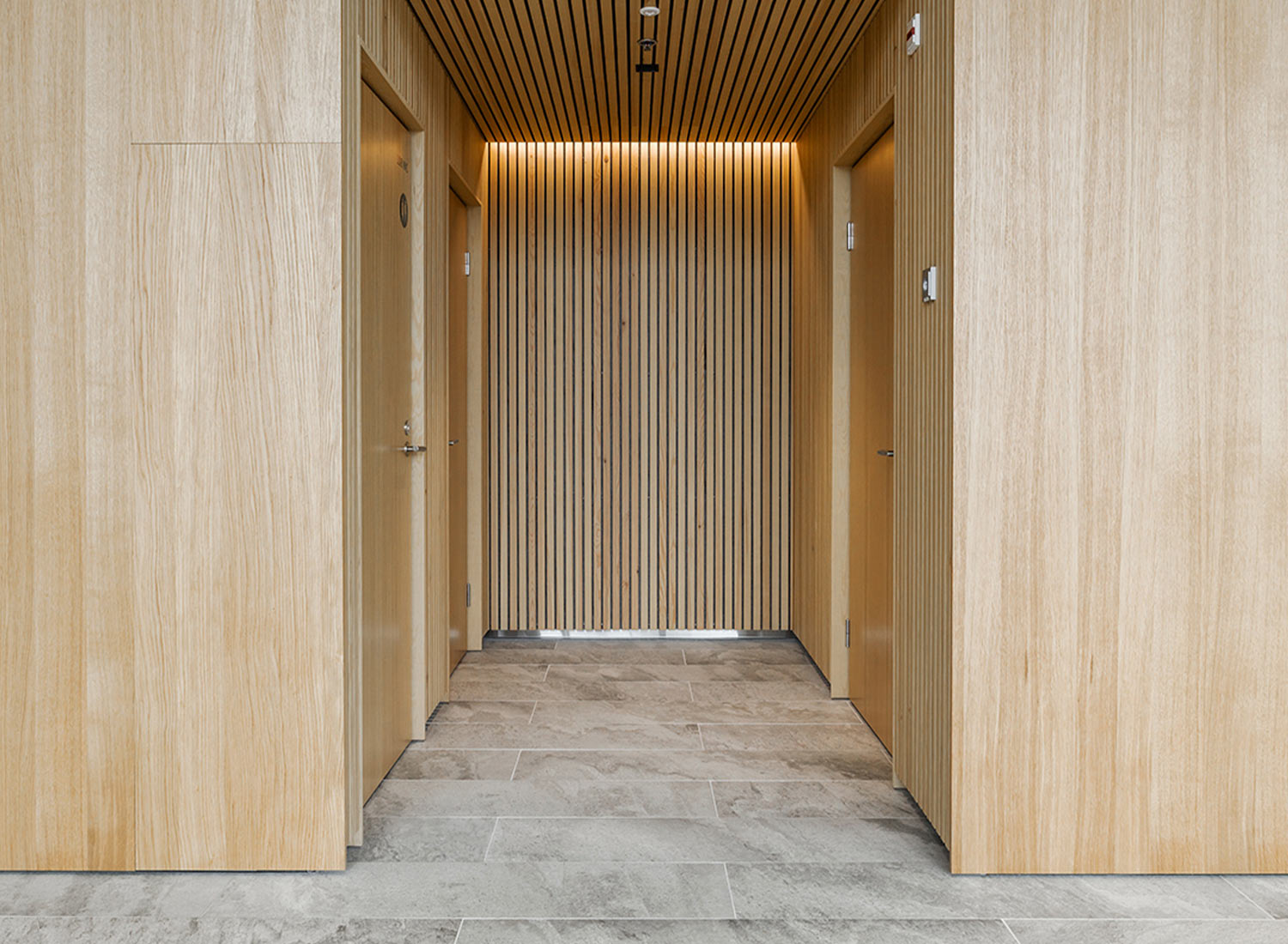 genecity-turku-krauta-dekostudion-referenssikohde-ak-aulatiloissa-marazzin-mystone-quartzite-3