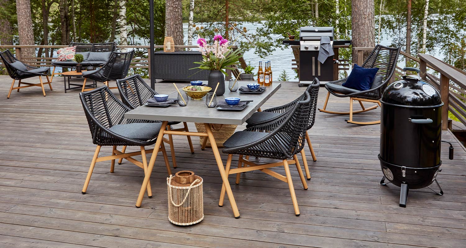 harmaa-terassi-kalustettuna-k-rauta