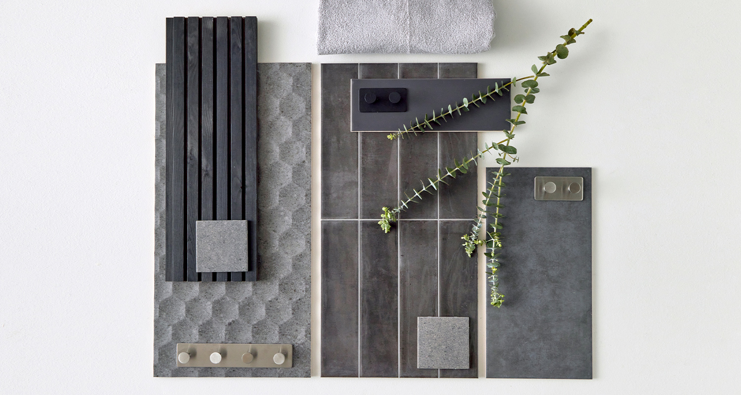 Kuvassa erilaisia tummia kylpyhuoneen pintamateriaaleja. Kylpyhuonetrendeissä korostuu vuonna 2024 tummat ja vaaleat kokonaisuudet.