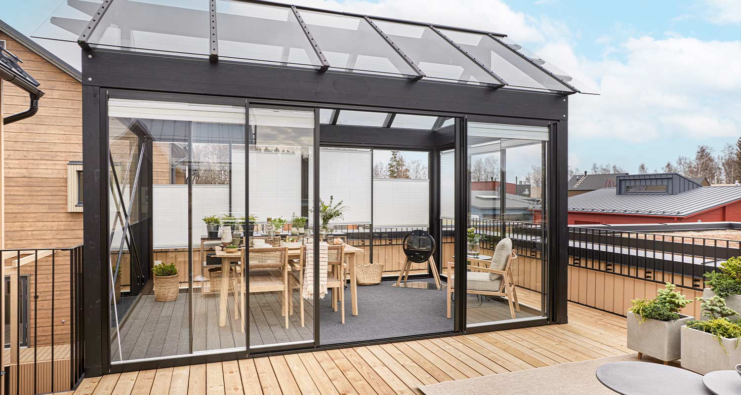 K-Raudan ja Ainoakodin kohde Villa Peak Oulun Asuntomessuilla kesällä 2025. Kuvassa kattoterassi.