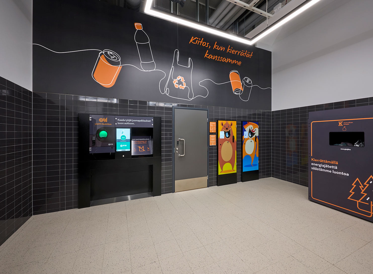 k‑citymarket-lahti-paavola-dekostudio-referenssi-ak-pullonpalautuspiste-seinassa-primus-antrasiitti-laatta