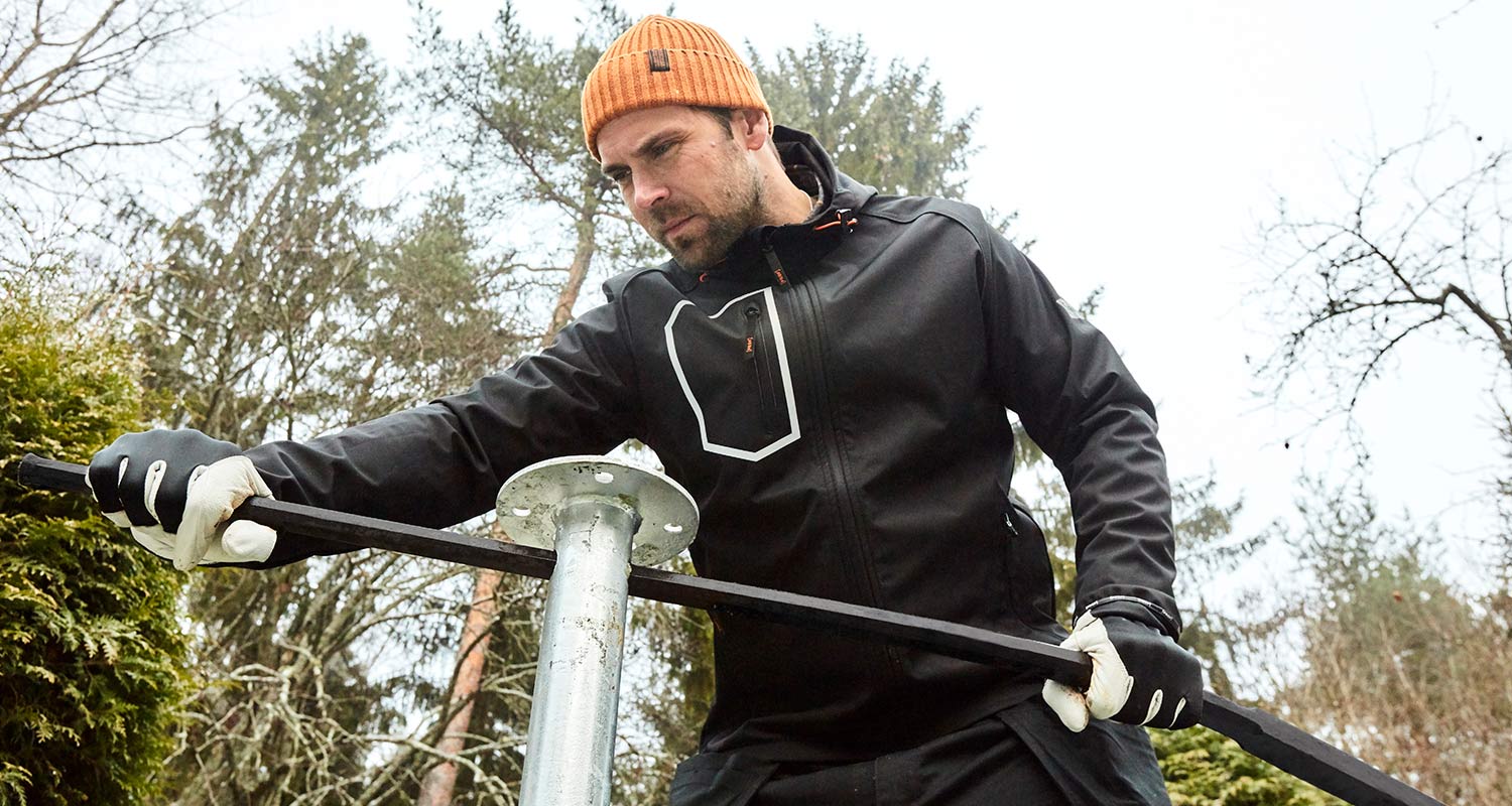 Terassin perustusten teko käynnissä