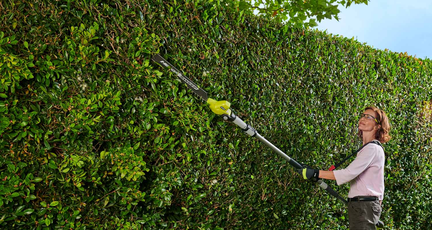 testihaku-diy-04-26-ryobi-pensasleikkuri-teleskooppivarrella-leikkaus-krauta-ak