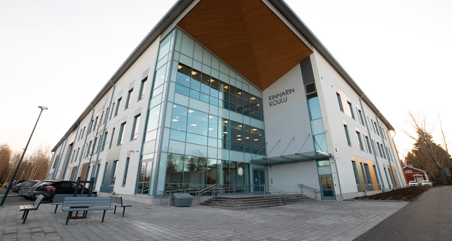 Järvenpään Kinnarin uuden alakoulun seinässä on Kingspan Kooltherm K15 fenolieriste