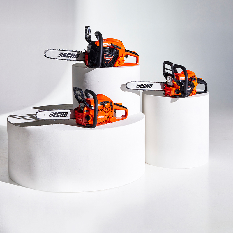 Kuvassa kolme erilaista Echo-moottorisahaa. Katso ohjeet Echo-moottorisahan valintaan.