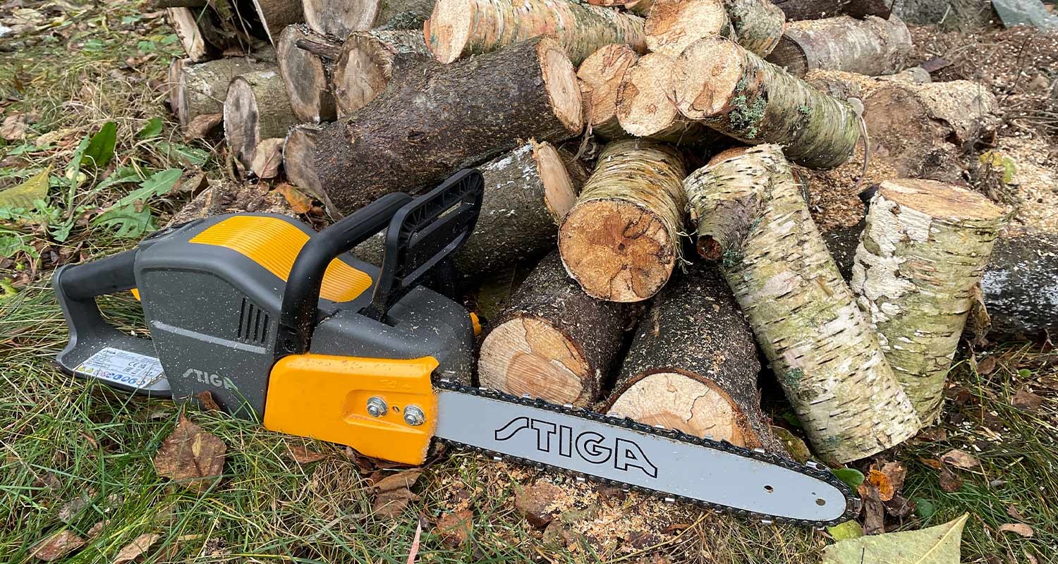 tuotetesti-akkuketjusaha-stiga-cs-700e-kit-14in-48v-1x4-0ah-krauta-ak-puut-pilkottuna